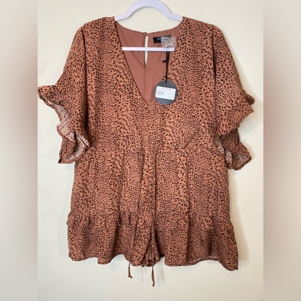 Storia NWT Animal Print Short‎ Romper Size Medium.